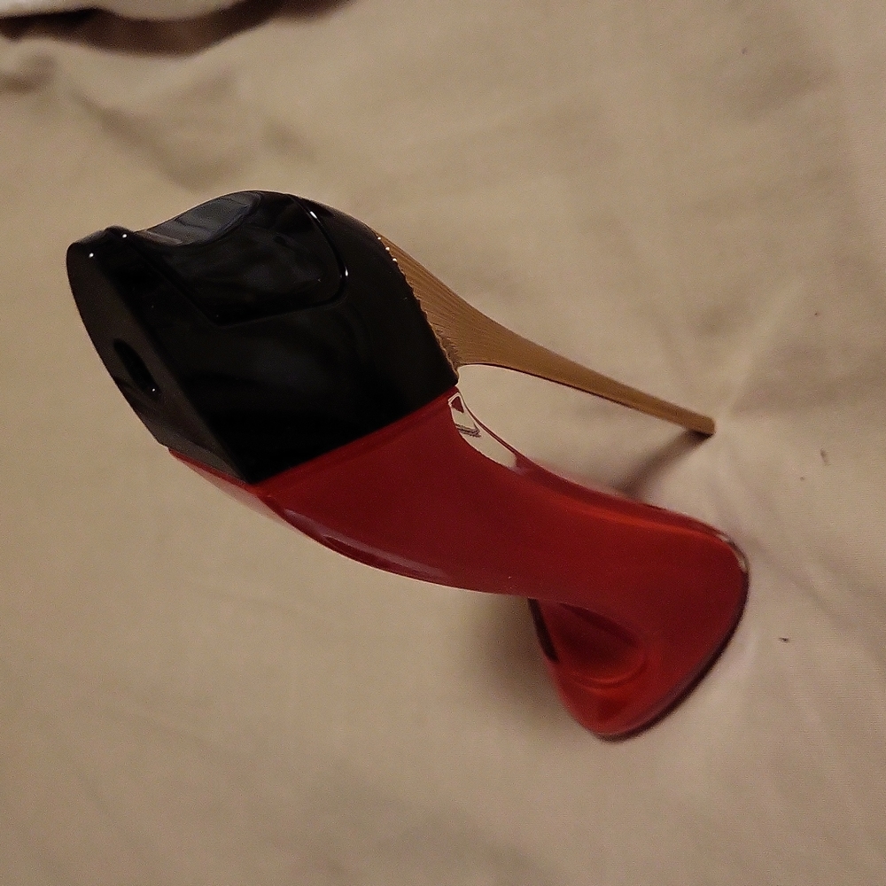 Carolina Herrera Very Good Girl Perfume